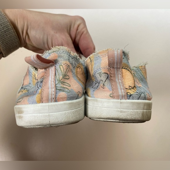 Vionic Beach | Size 8.5 Women’s All Over Print Pismo Canvas Sneakers - Picture 5 of 6